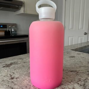 VGUC BKR 1L Glass Water Bottle with Pink Ombré Silicone Sleeve